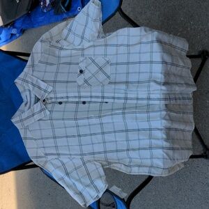 Men's large quiksilver short sleeve button down shirt